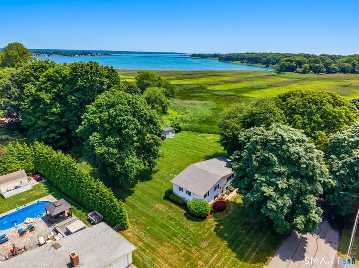 Property Photo:  5 Tudor Court East  CT 06475 