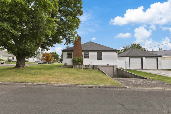 Property Photo:  3125 N Sheridan Ct  WA 99205 