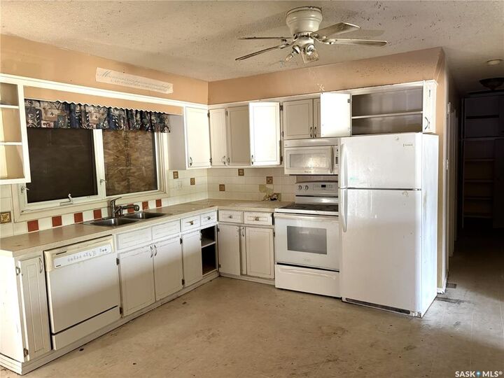 Property Photo: 3001 20th Street W SK S7M 1C3