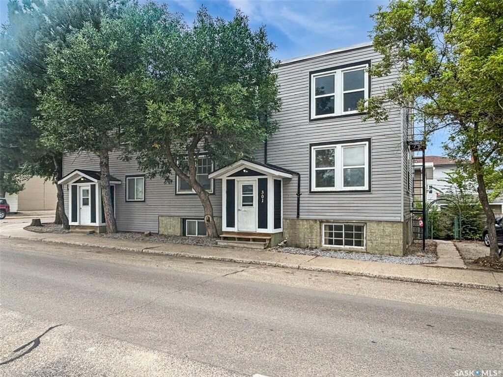 Property Photo:  301 Cheadle Street E  SK S9H 1G5 