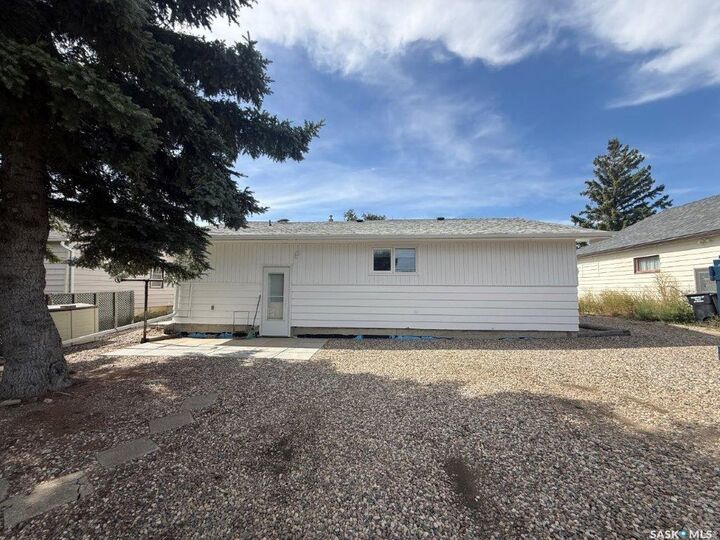 Property Photo:  607 5th Street W  SK S0L 1A0 