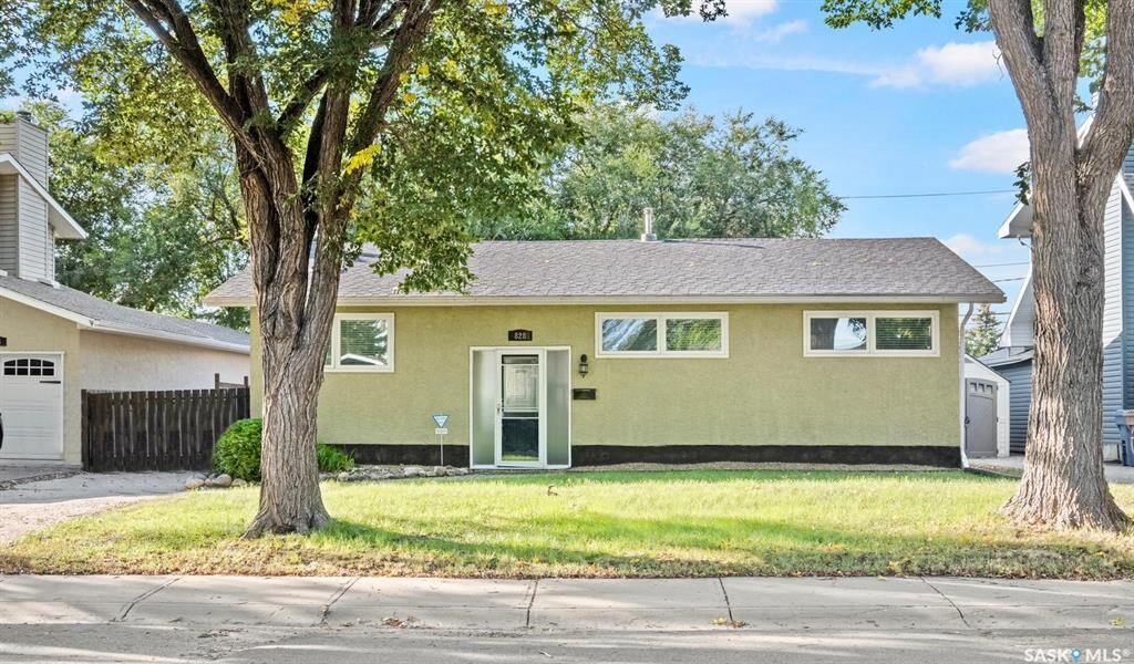 Property Photo:  828 Shannon Road  SK S4S 5K2 