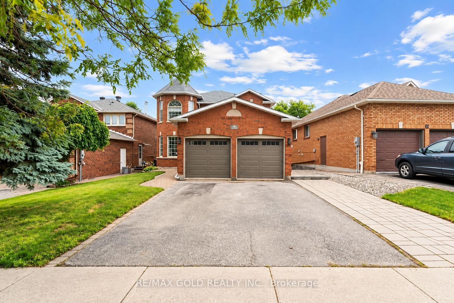 Property Photo:  43 Golden Meadow Road Bsmt  ON L4N 7G5 