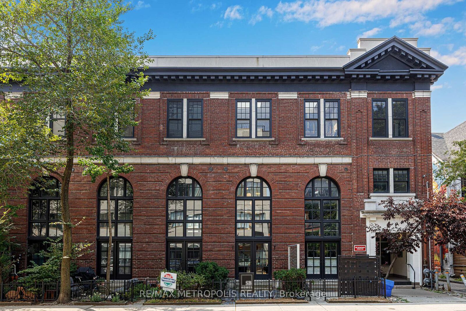 Property Photo:  394 Euclid Avenue 102  ON M6G 2S9 