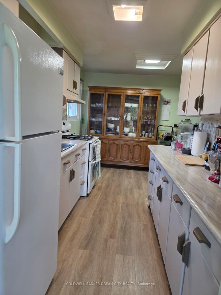 Property Photo:  120 Hahn Avenue  ON N3C 2X9 