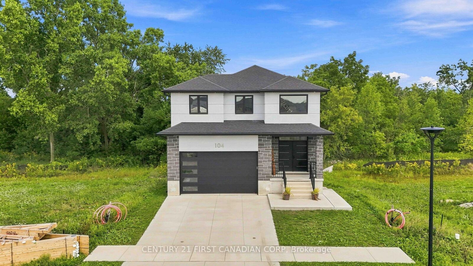 Photo de la propriété:  104 Greene Street  ON N0M 1S2 