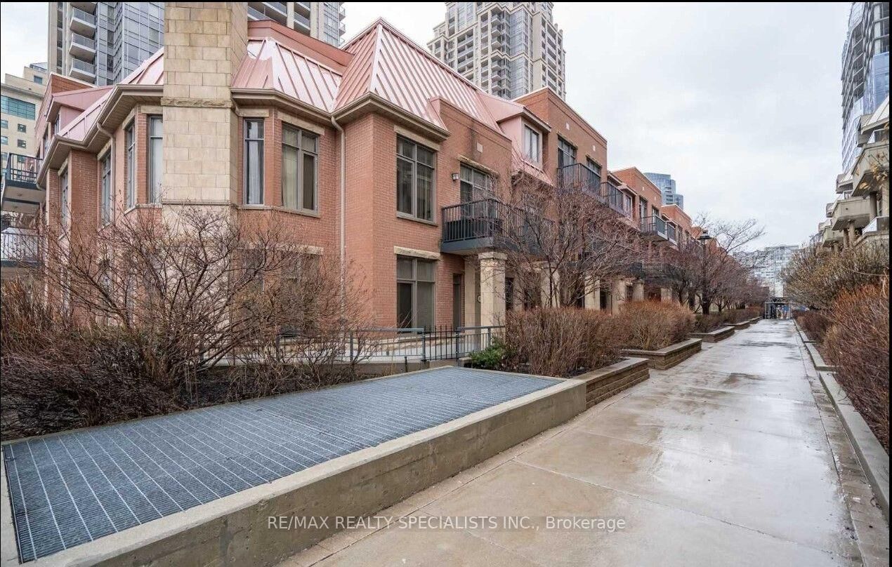Property Photo: 330 Princess Royal Drive 320 ON L5B 4P7