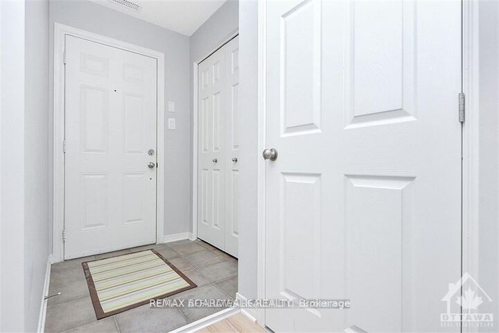 Property Photo:  300 Meilleur Private F  ON K1L 0A2 