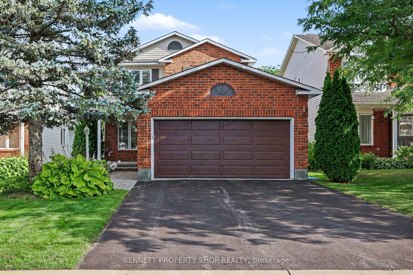Property Photo:  21 Stonepath Crescent  ON K2S 1S4 