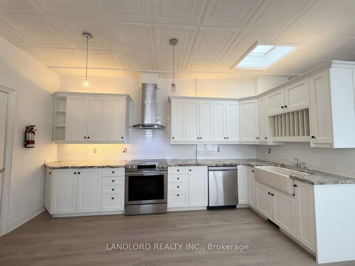 Property Photo:  385 Jane Street Upr. Fr  ON M6S 3Z3 