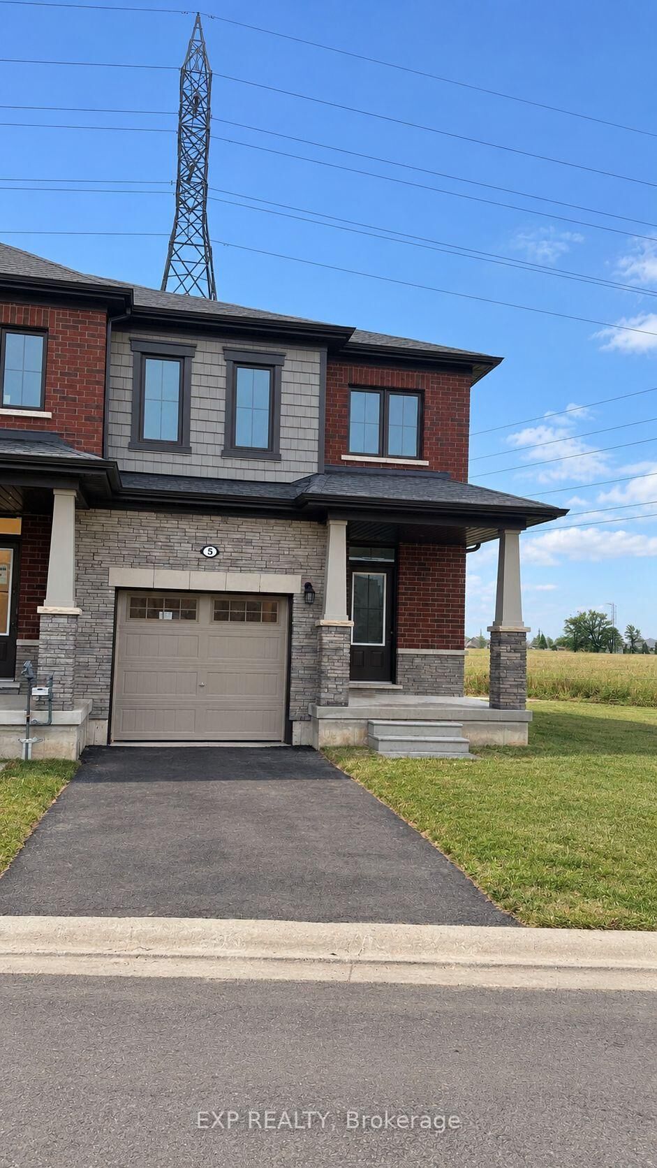 Property Photo: 15 Peach Street 5 ON L2V 0P5