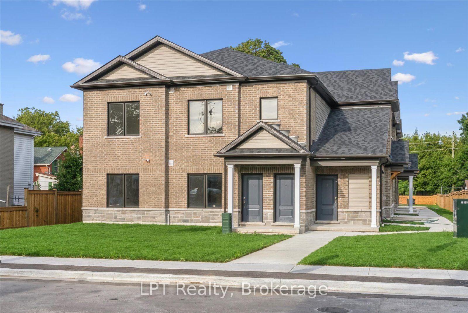 Property Photo:  223 Albert Street 6  ON L1H 4R6 