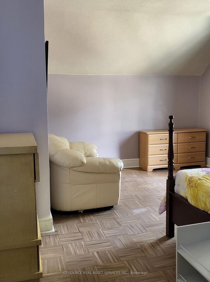 Property Photo:  136 Cooper Street A1  ON N3C 2N7 
