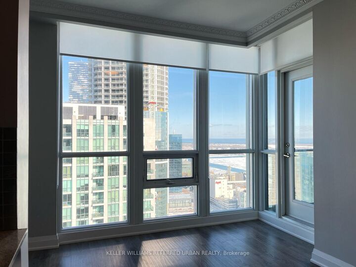 Property Photo:  16 Harbour Street 3906  ON M5J 2Z7 
