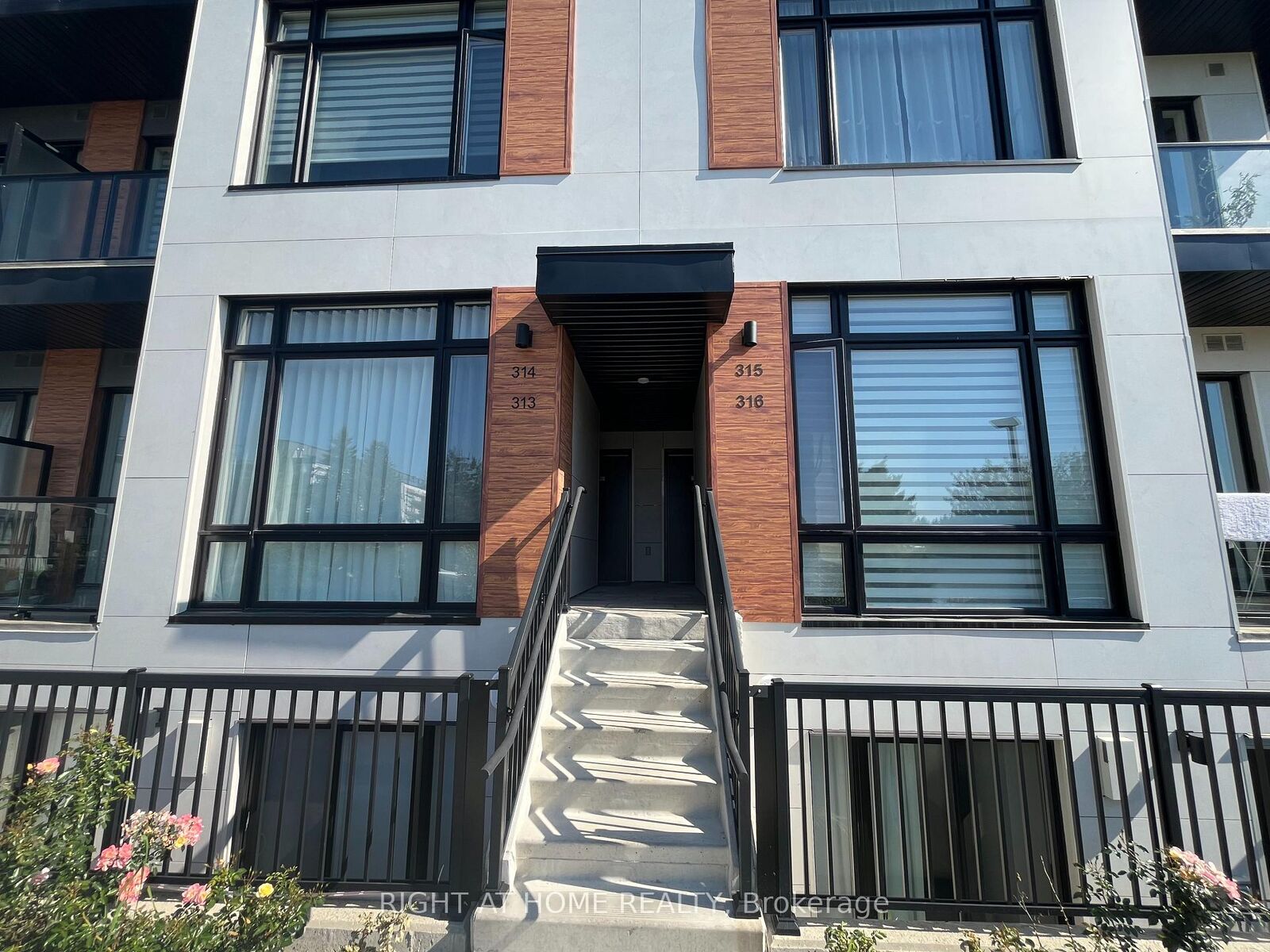 Property Photo:  6 Steckley House Lane 313  ON L4S 0N1 