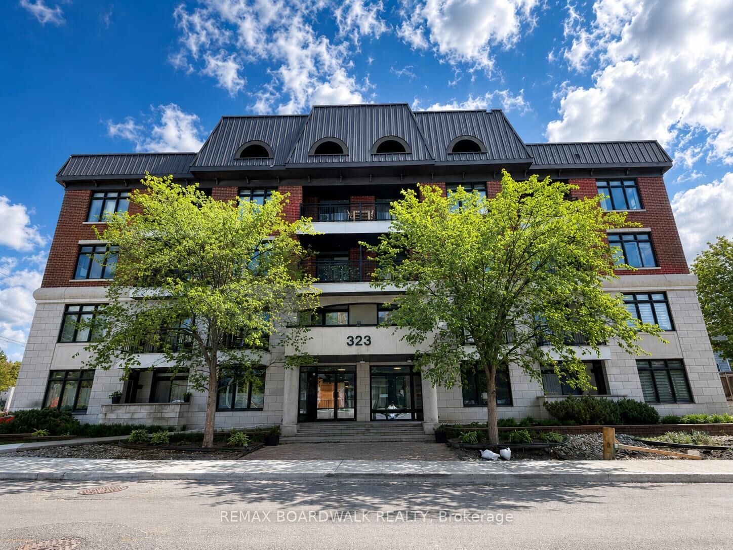 Property Photo:  323 Winona Avenue 306  ON K1Z 5H3 
