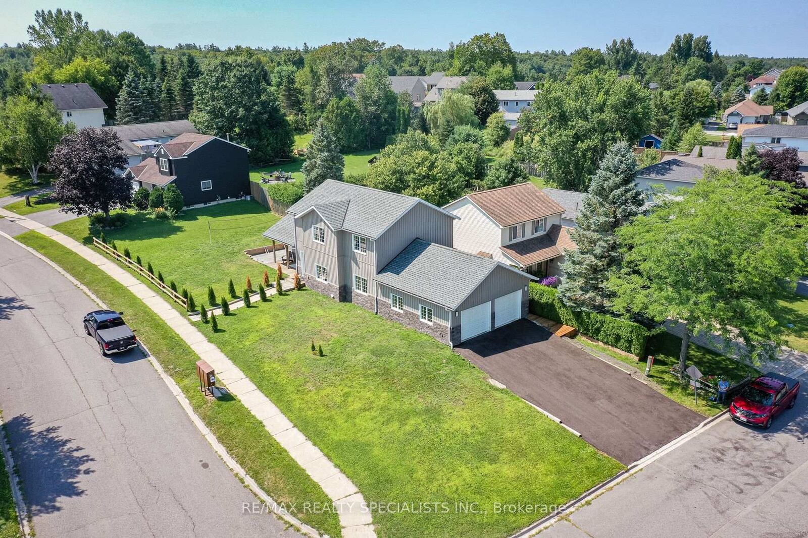 Property Photo:  