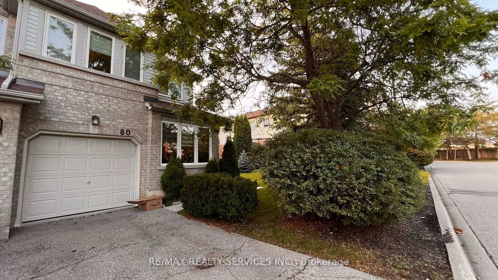 Property Photo:  2555 Thomas Street 80  ON L5M 5P6 
