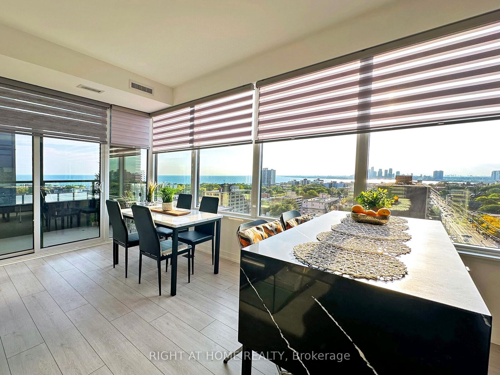 Property Photo:  270 Dufferin Street Lph12  ON M6K 0H8 