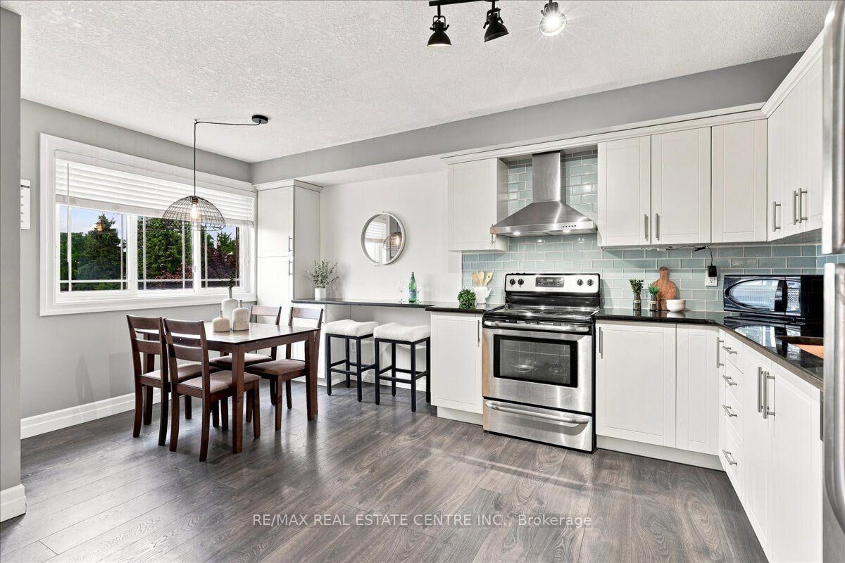 Property Photo: 1522 King Street E 403 ON N2G 2P1