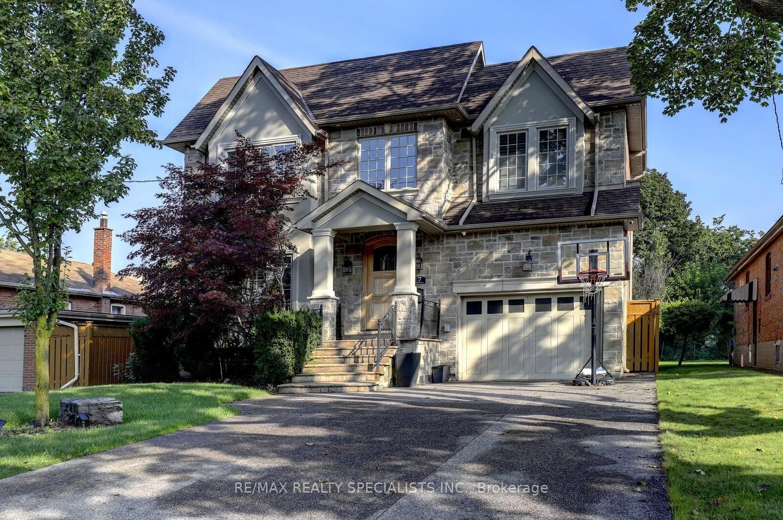 Property Photo:  7 Fairlin Drive  ON M9B 4J1 