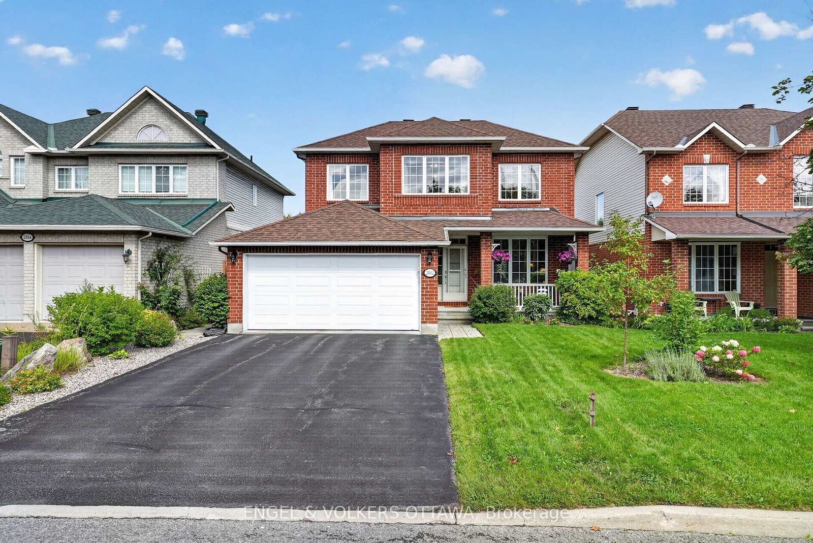Property Photo: 2812 Hank Rivers Drive ON K1T 4A2