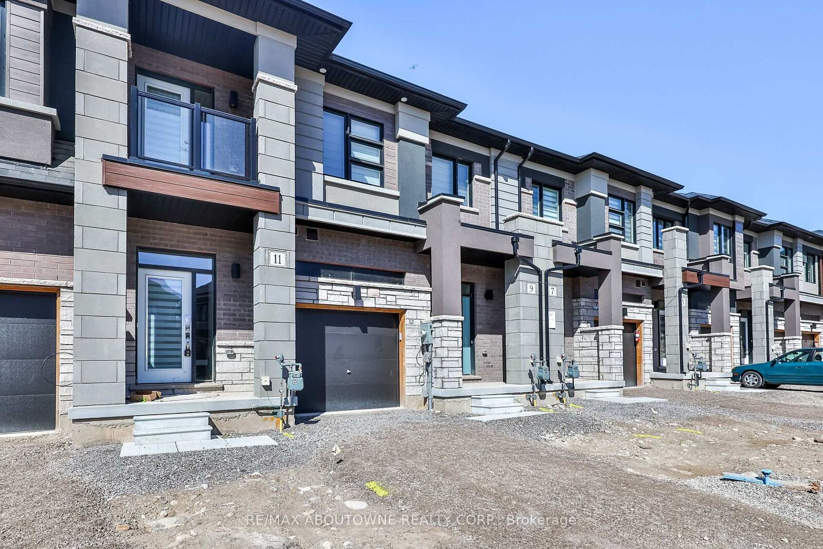 Property Photo:  9 Wakeling Drive  ON L3B 0V8 