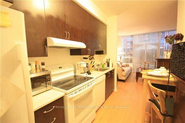 Property Photo:  35 Saranac Boulevard 110  ON M6A 2G4 