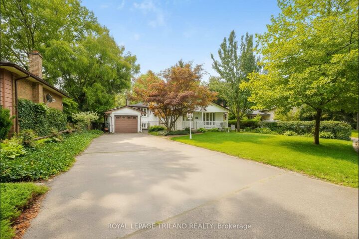 Property Photo:  81 Wakefield Crescent  ON N5X 1Z6 