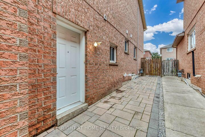 Property Photo:  5349 Lismic Boulevard Bsmt  ON L5V 1Y5 