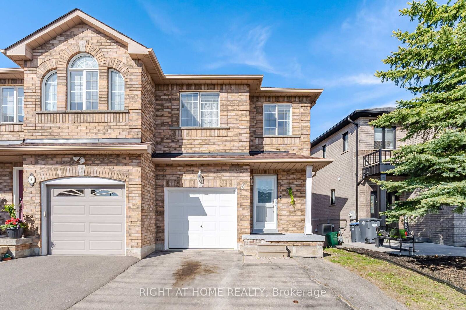 Property Photo:  8 Richelieu Court  ON L7E 2M3 