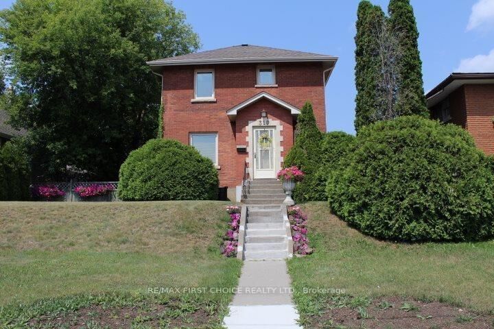 Property Photo:  310 Algoma Street N  ON P7A 5A9 