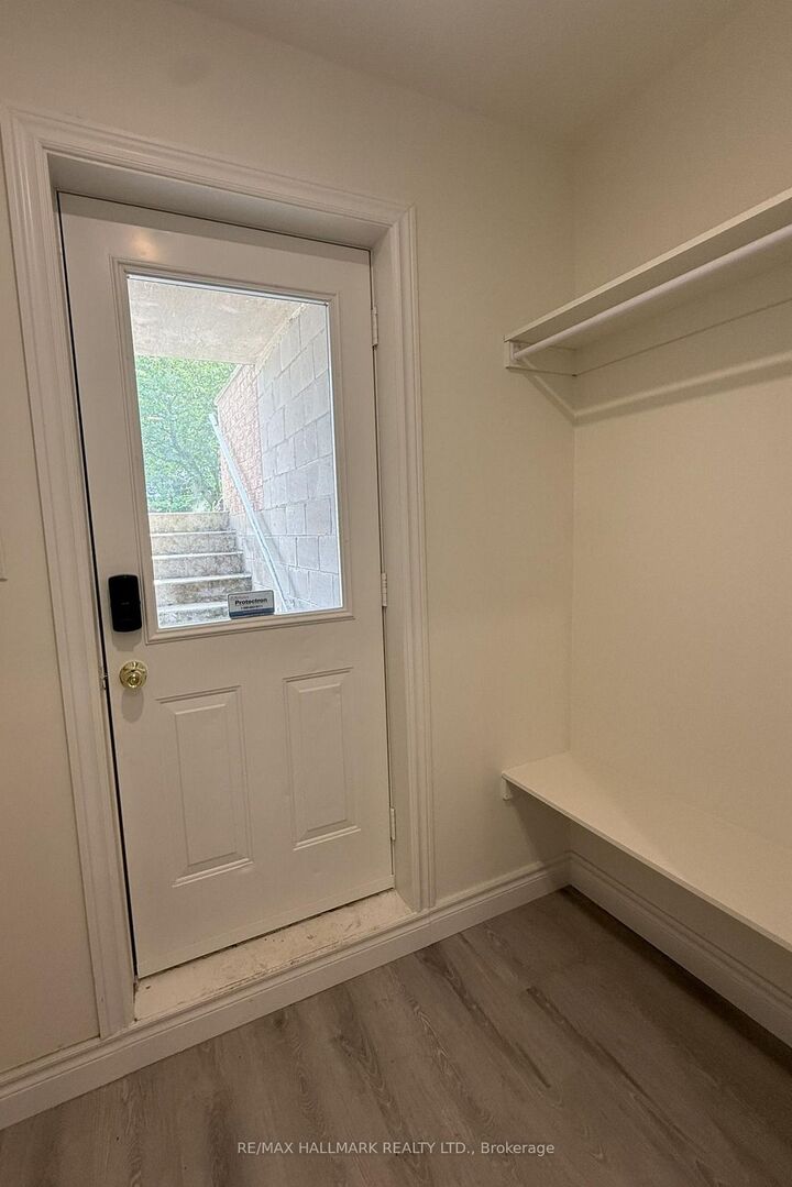 Property Photo:  43 Oak Avenue  ON L4C 6R5 