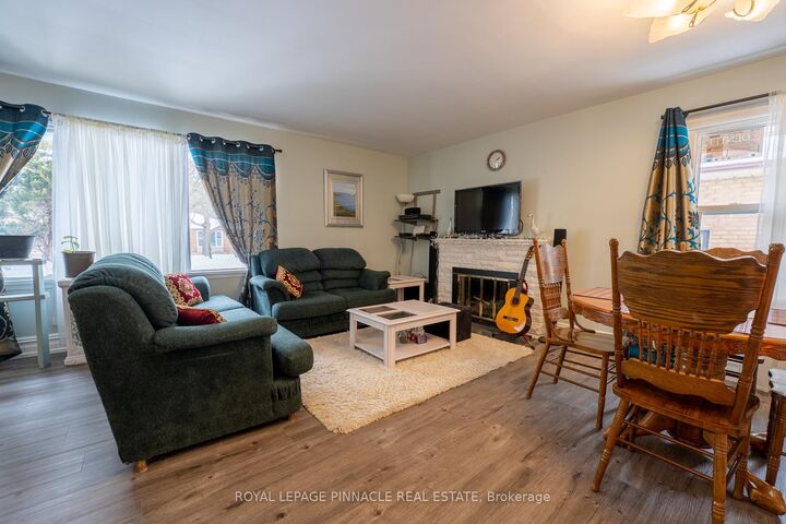 Property Photo:  606 Ross Street  ON N5Y 3V7 