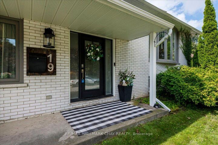 Property Photo:  19 Highcroft Road  ON L4N 2X3 