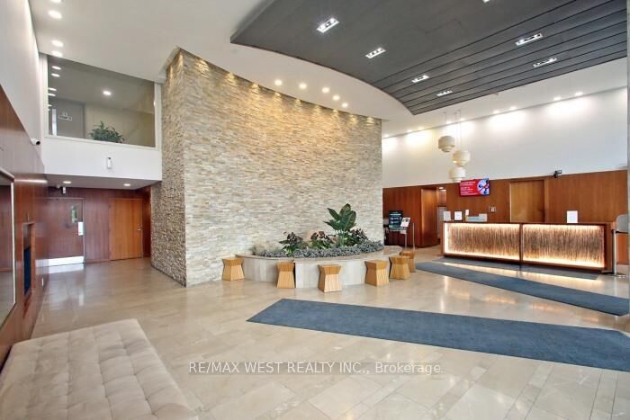 Property Photo:  225 Webb Drive 903  ON L5B 4P2 