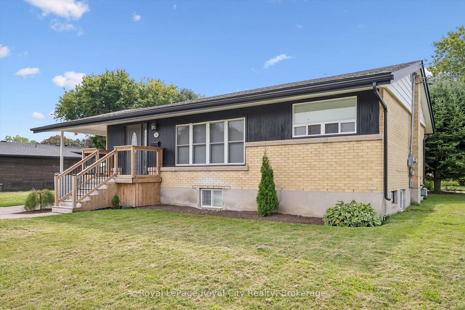 Property Photo:  216 Stevenson Street N  ON N1E 5B2 