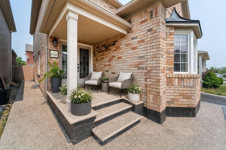 Property Photo:  243 McDougall Cross N/A  ON L9T 0P3 