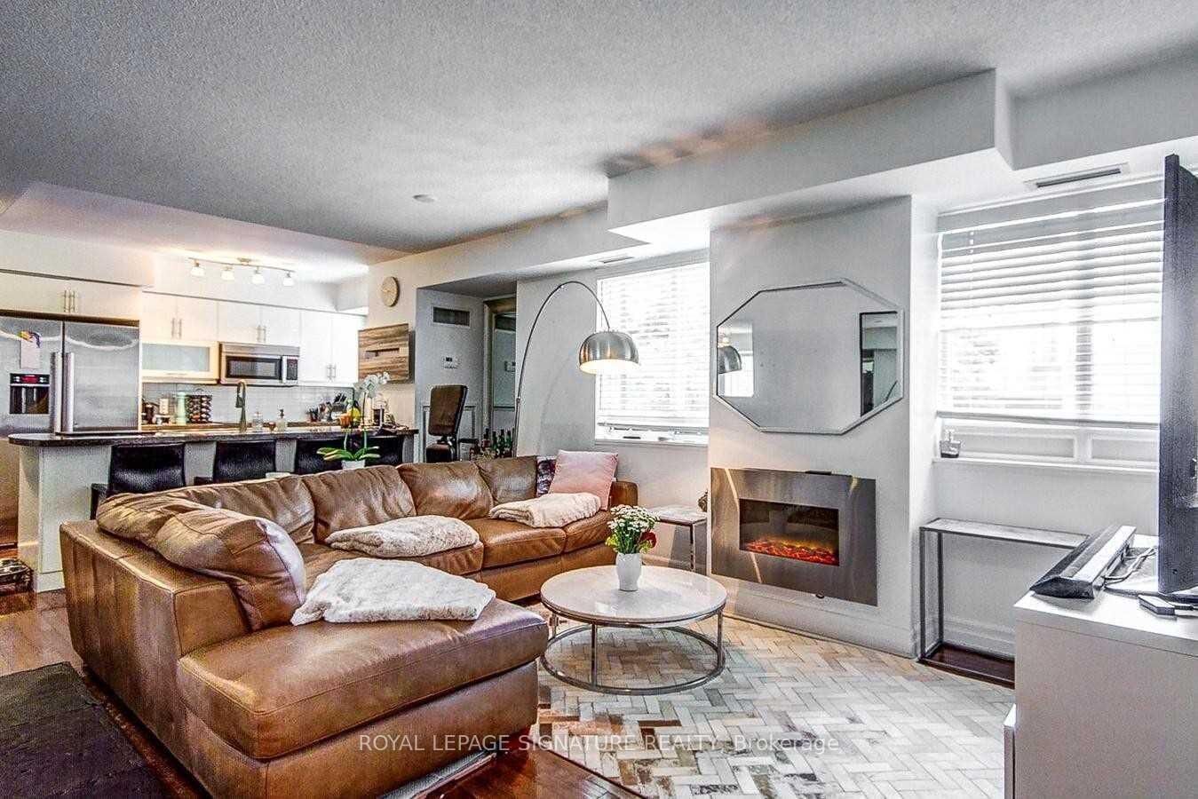 Property Photo:  35 Balmuto Street 503  ON M4Y 0A3 