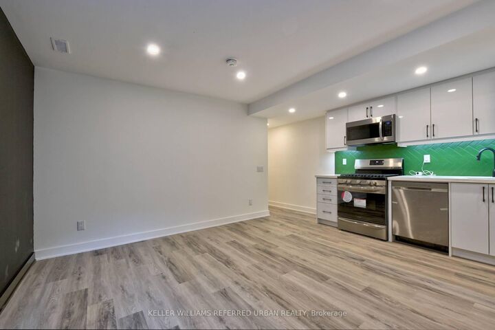 Property Photo:  653 Manning Avenue 1  ON M6G 2W2 