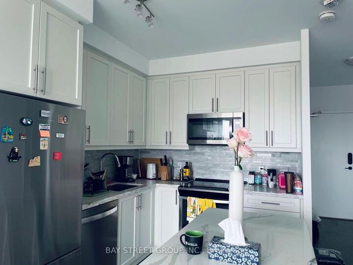 Property Photo:  85 Oneida Crescent 902  ON L4B 0H4 