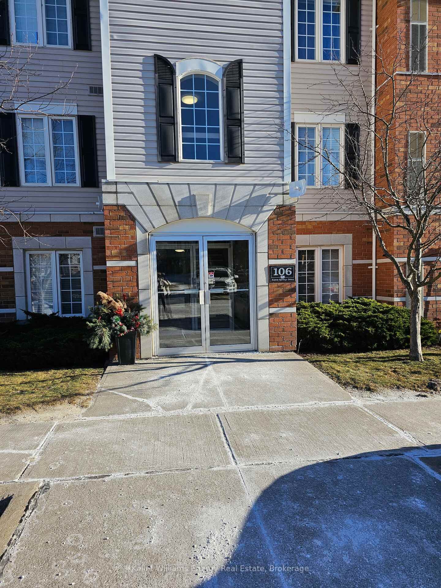 Property Photo:  106 Aspen Springs Drive 306  ON L1C 5N7 
