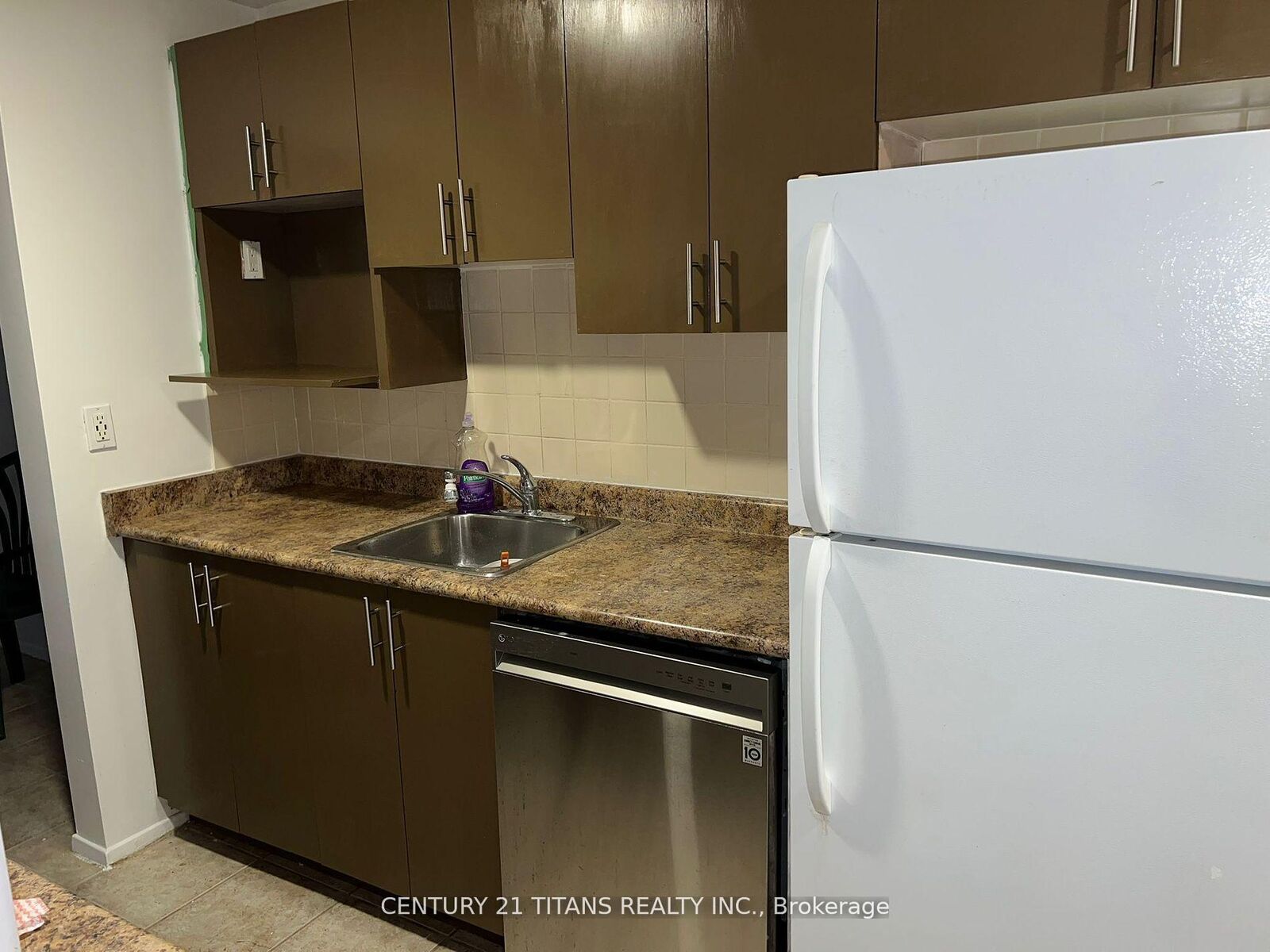 Property Photo:  931 Wonderland Road 702  ON N6K 2X6 