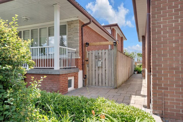 Property Photo:  39 Veerland Drive Bsmt  ON M6L 1R8 