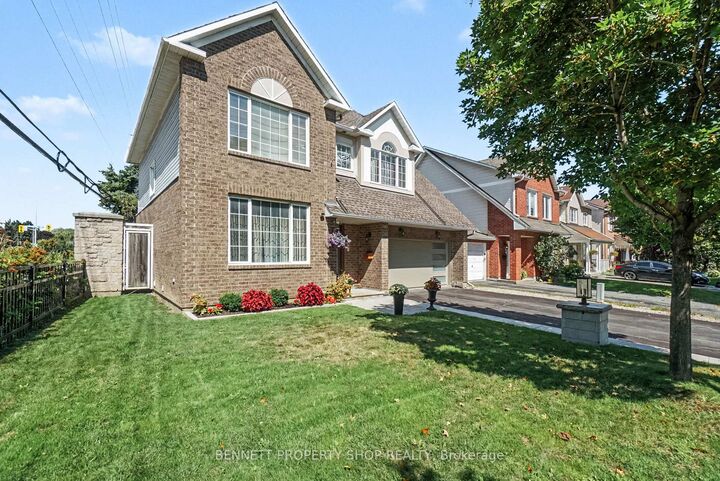 Property Photo:  21 Summerwind Crescent  ON K2G 6G6 