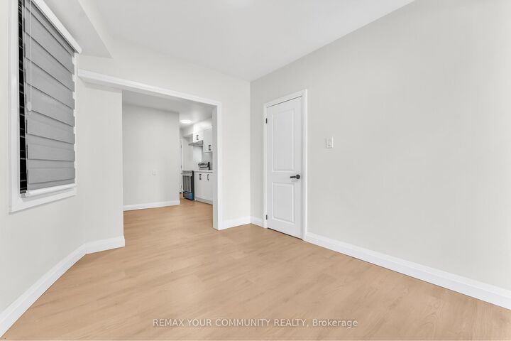 Property Photo:  1822 St Clair Avenue W Upper Level  ON M6N 1J5 
