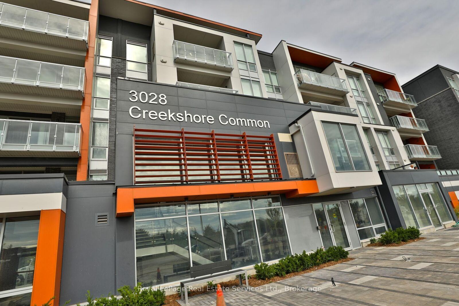 Property Photo:  3028 Creekshore Common 204  ON L6M 5K6 