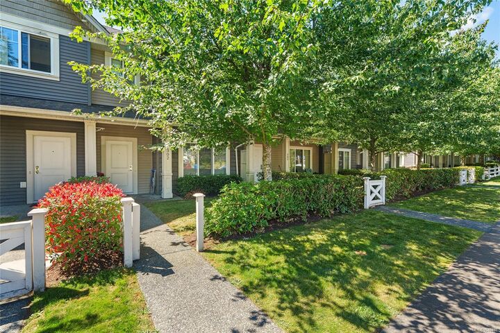 Property Photo:  1675 Crescent View Dr #302  BC V9S 0A8 