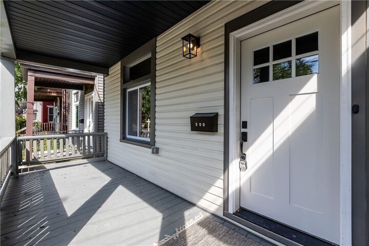 Property Photo: 509 E End Ave PA 15221