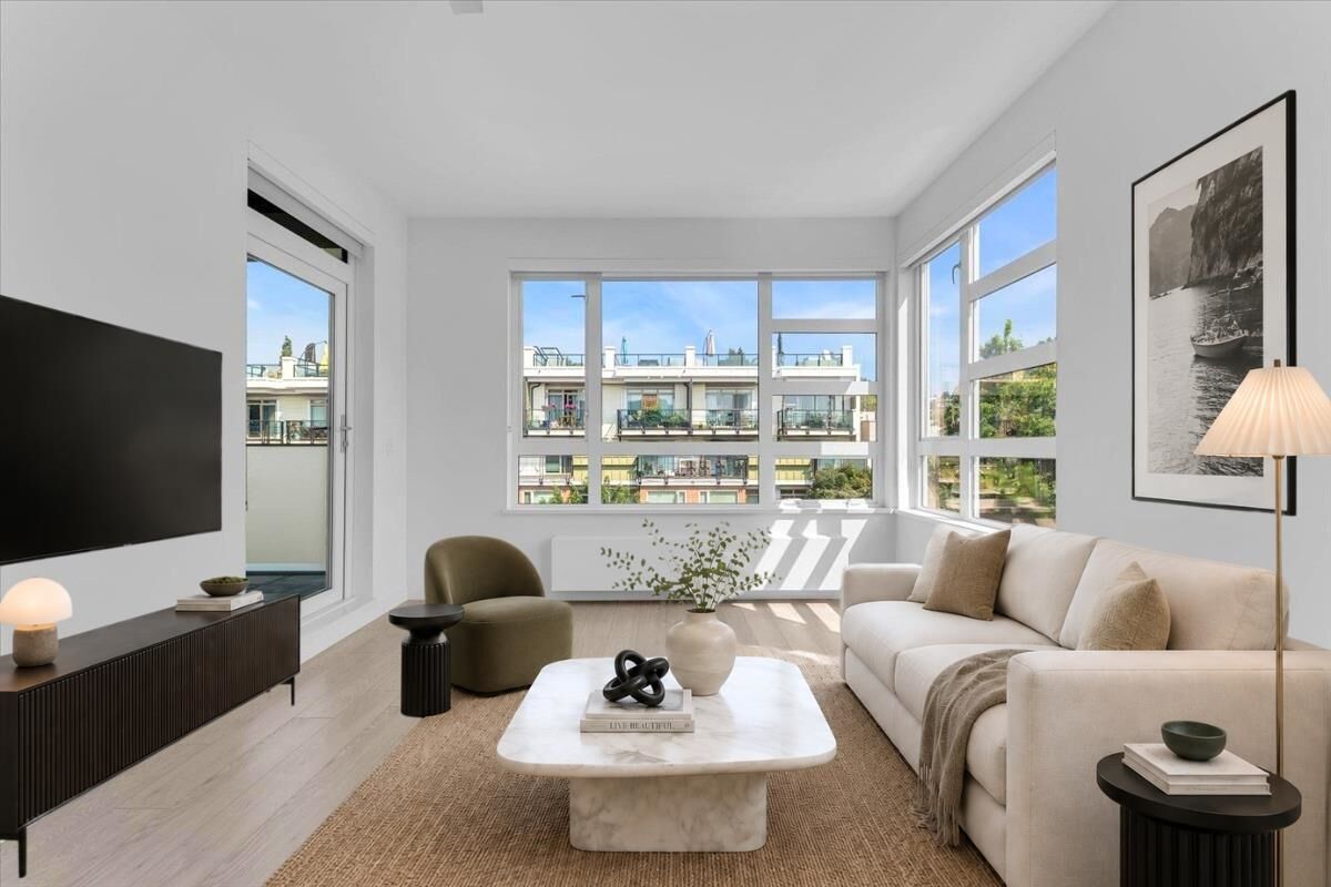 Property Photo: 711 W 14th Street 315 BC V7M 3E8